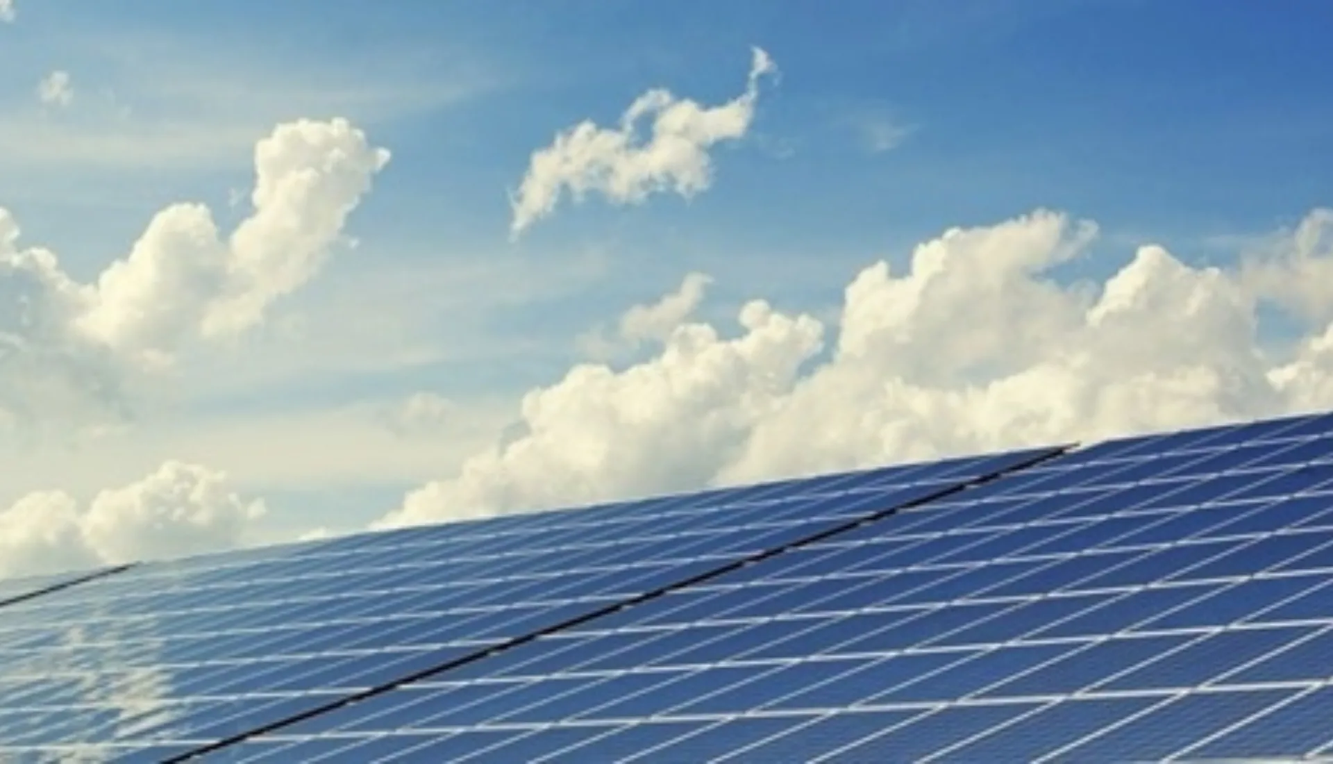 Dak met zonnepanelen