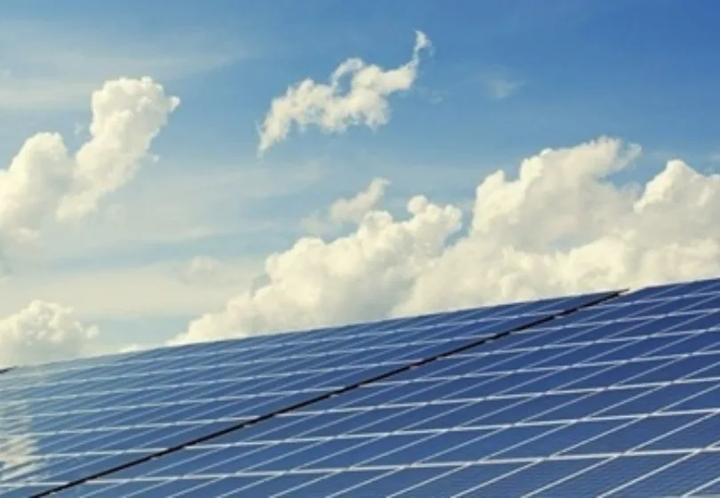 Dak met zonnepanelen